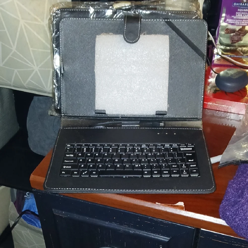 Universal Black Tablet Case with Keyboard